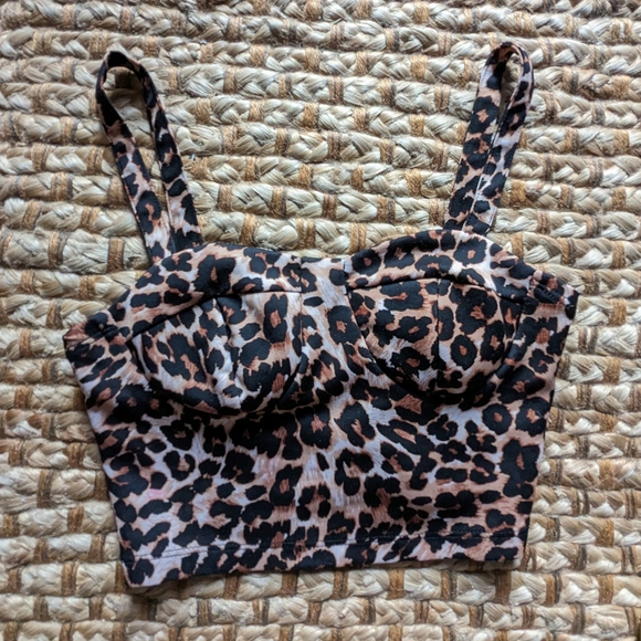Fun Animal Print Top Size Small - Picture 1 of 5
